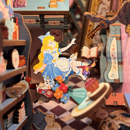 ALICE'S ADVENTURE