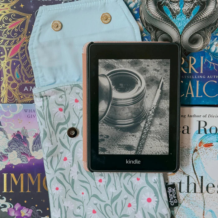 DAISIES E-READER SLEEVE