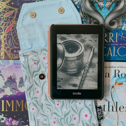 DAISIES E-READER SLEEVE