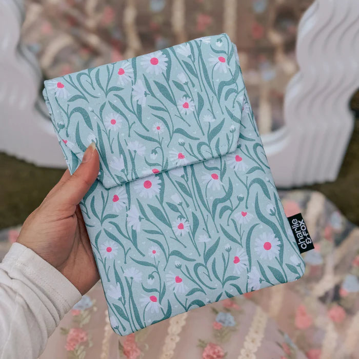 DAISIES E-READER SLEEVE