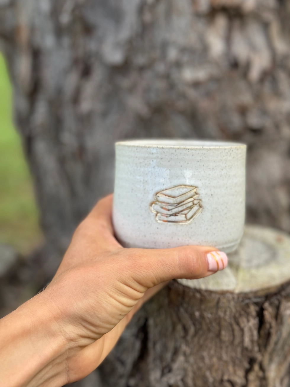 STACKED BOOKS CERAMIC MUG
