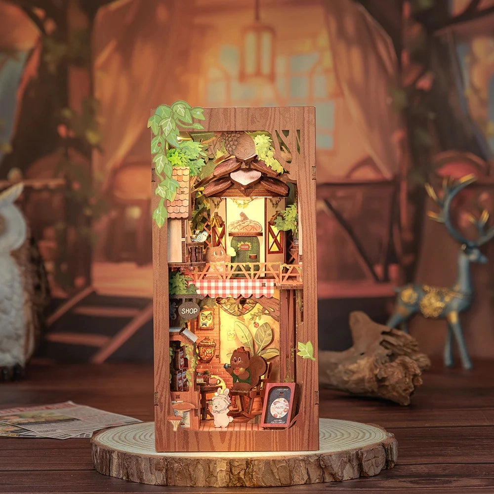 WOODLANDS SQUIRREL - WITH DUST COVER