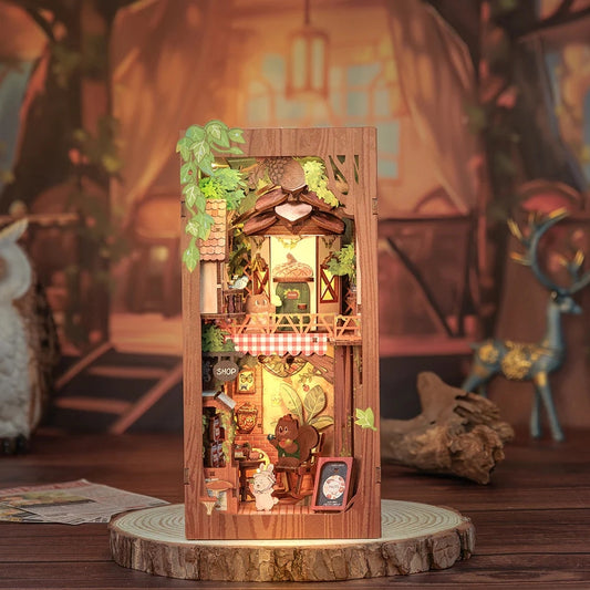 WOODLANDS SQUIRREL - WITH DUST COVER