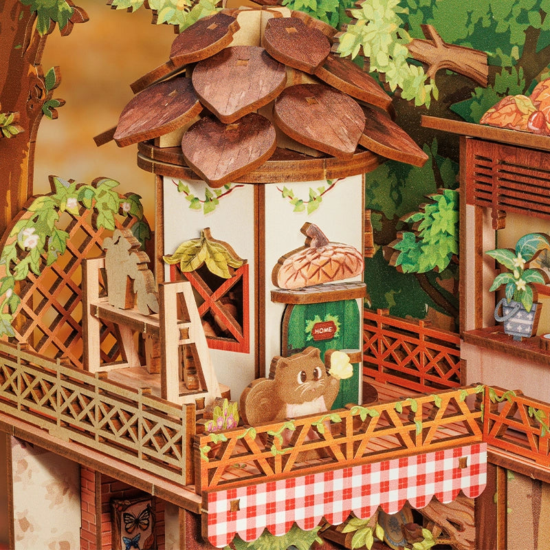 WOODLANDS SQUIRREL - WITH DUST COVER